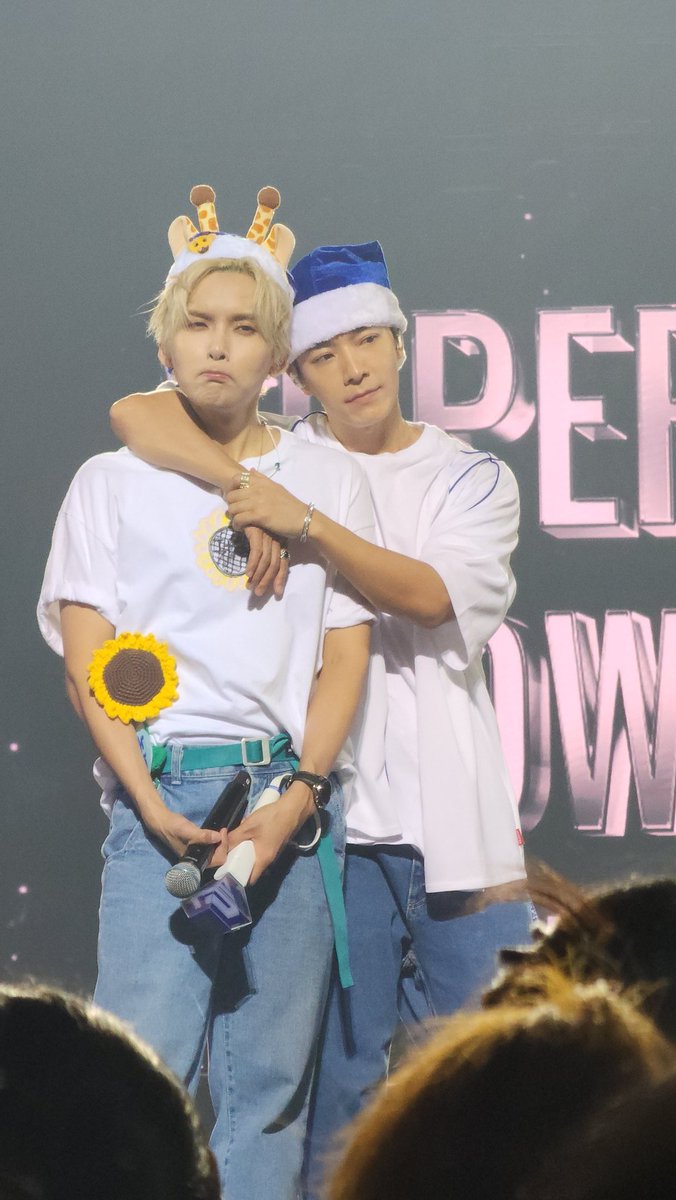 MyDonghaes's tweet photo. Donghae​ Ryeowook #SS9inManila https://t.co/JprAe5DTQ6