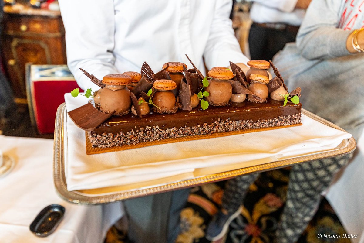 Sélection de #buches pour #noël en ligne sur le blog : La Meringaie, Maison du Chocolat, Jean-Paul Hévin, Waldorf Astoria Versailles Trianon Palace, <a href="/ChefGuyMartin/">Chef Guy Martin</a>, <a href="/pierremarcolini/">Maison Pierre Marcolini</a>, Paris Baguette, Nina Métayer, Invitation à la Ferme
✏️mademoisellebonplan.fr/2022/12/11/tro…
📷<a href="/NicolasDiolez/">Nicolas Diolez</a>