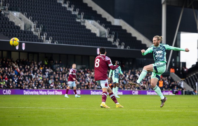 Tim Ream attemps a 30-yard volley that went narrowly over the bar.