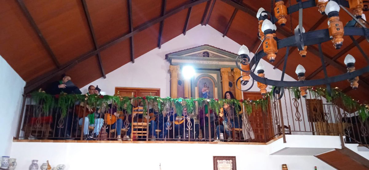 MerBernabe's tweet photo. La @ph_labreva de #SantiagoElMayor inaugura su tradicional Belén, fruto de una extraordinaria labor de años.

Villancicos y aguilandos acompañan el precioso acto

¡Enhorabuena y muchísimas gracias por la invitación! https://t.co/YrAaEvnkRS