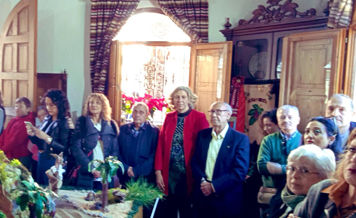 MerBernabe's tweet photo. La @ph_labreva de #SantiagoElMayor inaugura su tradicional Belén, fruto de una extraordinaria labor de años.

Villancicos y aguilandos acompañan el precioso acto

¡Enhorabuena y muchísimas gracias por la invitación! https://t.co/YrAaEvnkRS
