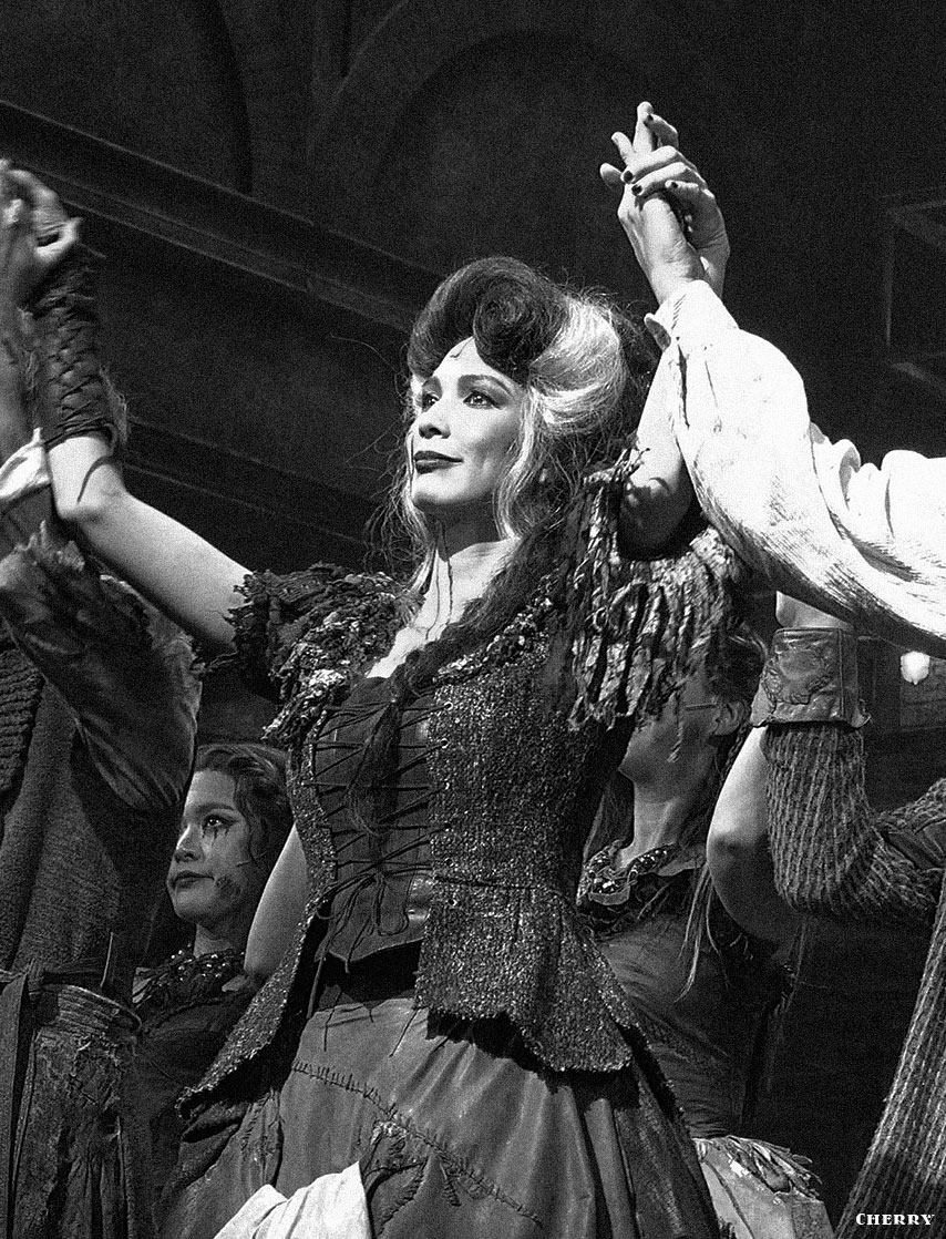 221217 스위니토드 커튼콜

" 쏟아지는 햇살 "

러빗부인 l #린아