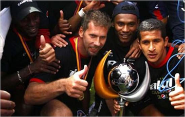 AntonioUbilla1's tweet photo. 17 diciembre 2011, Olímpico Atahualpa, Quito, 2do partido final, Deportivo Quito 1 (Matías Alustiza) Emelec 0,  Deportivo Quito campeón 2011, el último de sus 5 títulos nacionales  @SDQuito_Oficial  #HistoriaCampeonatosEcuatorianos https://t.co/bzmsNkFkul