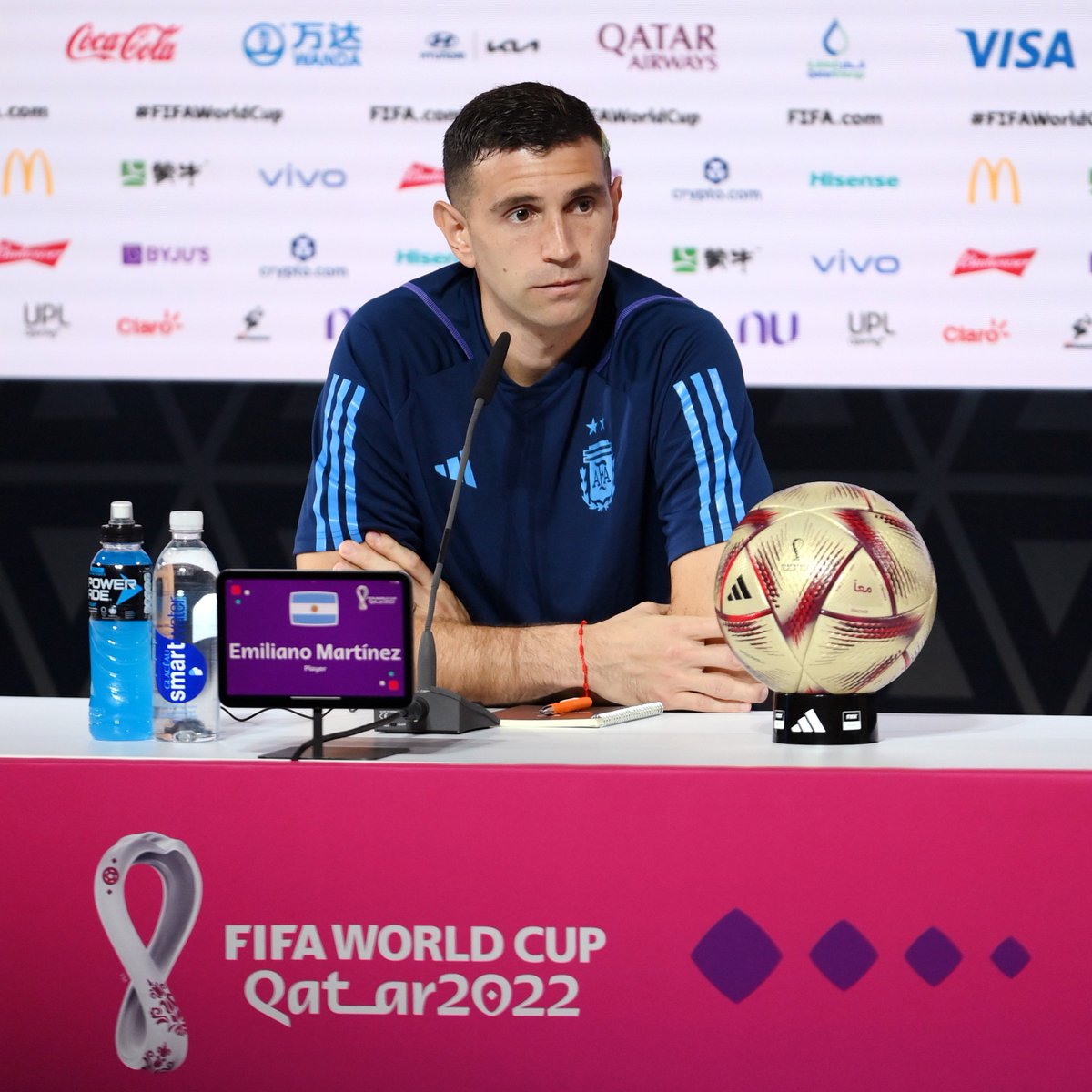 _owurakuampofo's tweet photo. Argentina used Emiliano Martinez for the press conferences before the 2021 Copa America and Finalissima which both ended in triumphs. They’ve adopted the same strategy with the Aston Villa keeper speaking to the press before the #FIFAWorldCup final. https://t.co/ekItaRuAXg