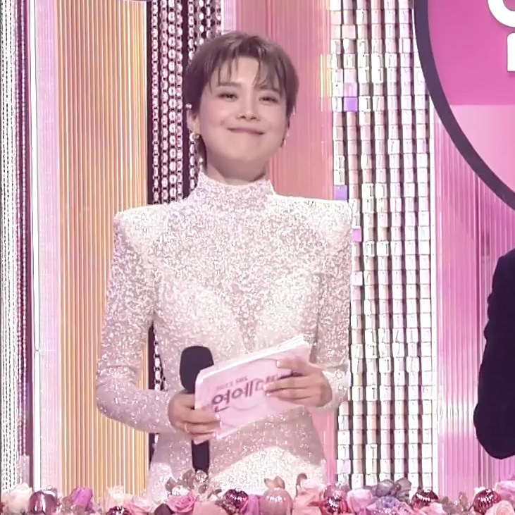 whatawondercute's tweet photo. 2부 드레스도 너무 아름다워요....💫 https://t.co/hZAG2zoaUm