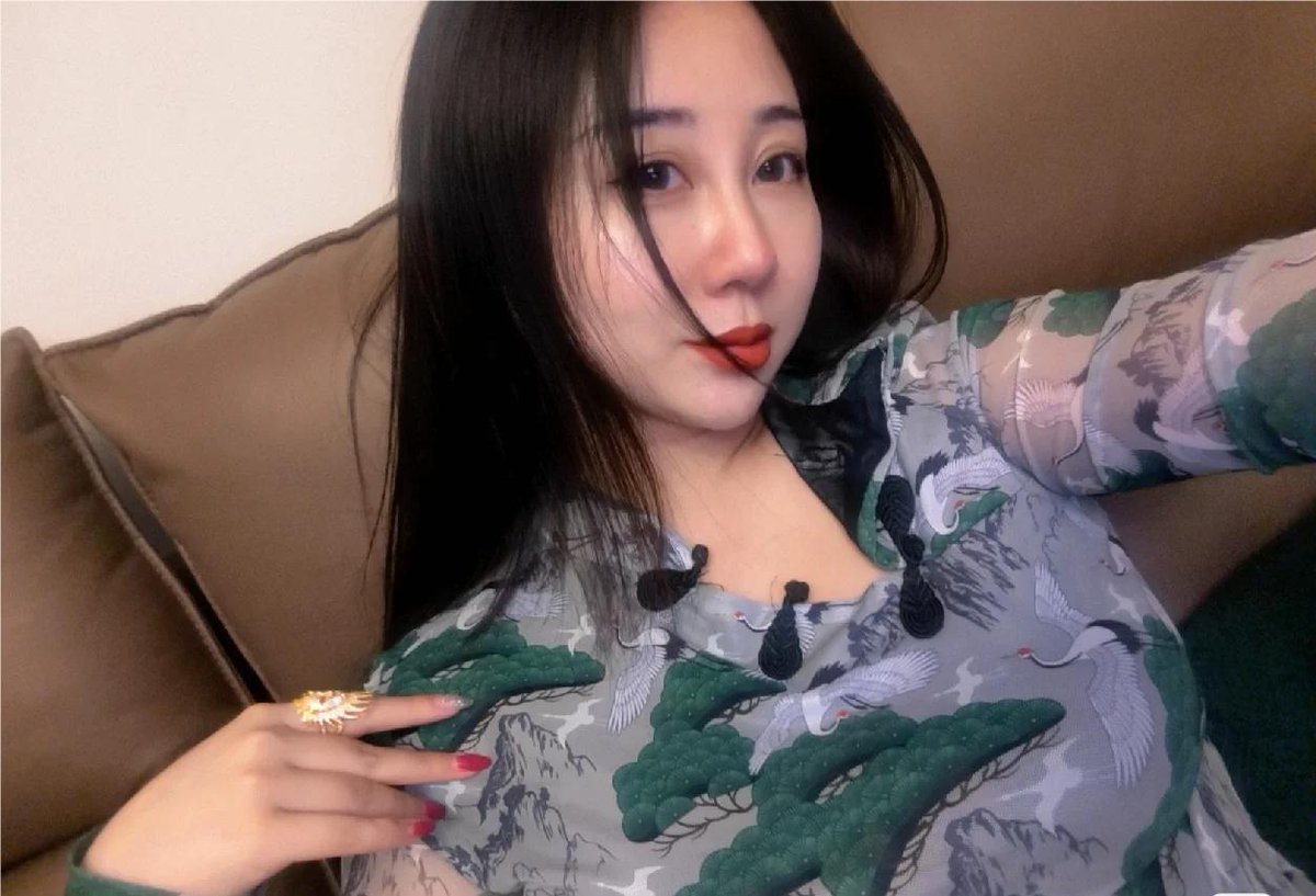 FreemanUla2's tweet photo. 不是让你们私信来跟我聊正经  是让你们有机会撩我 懂吗 https://t.co/jc6cmSjWHE
