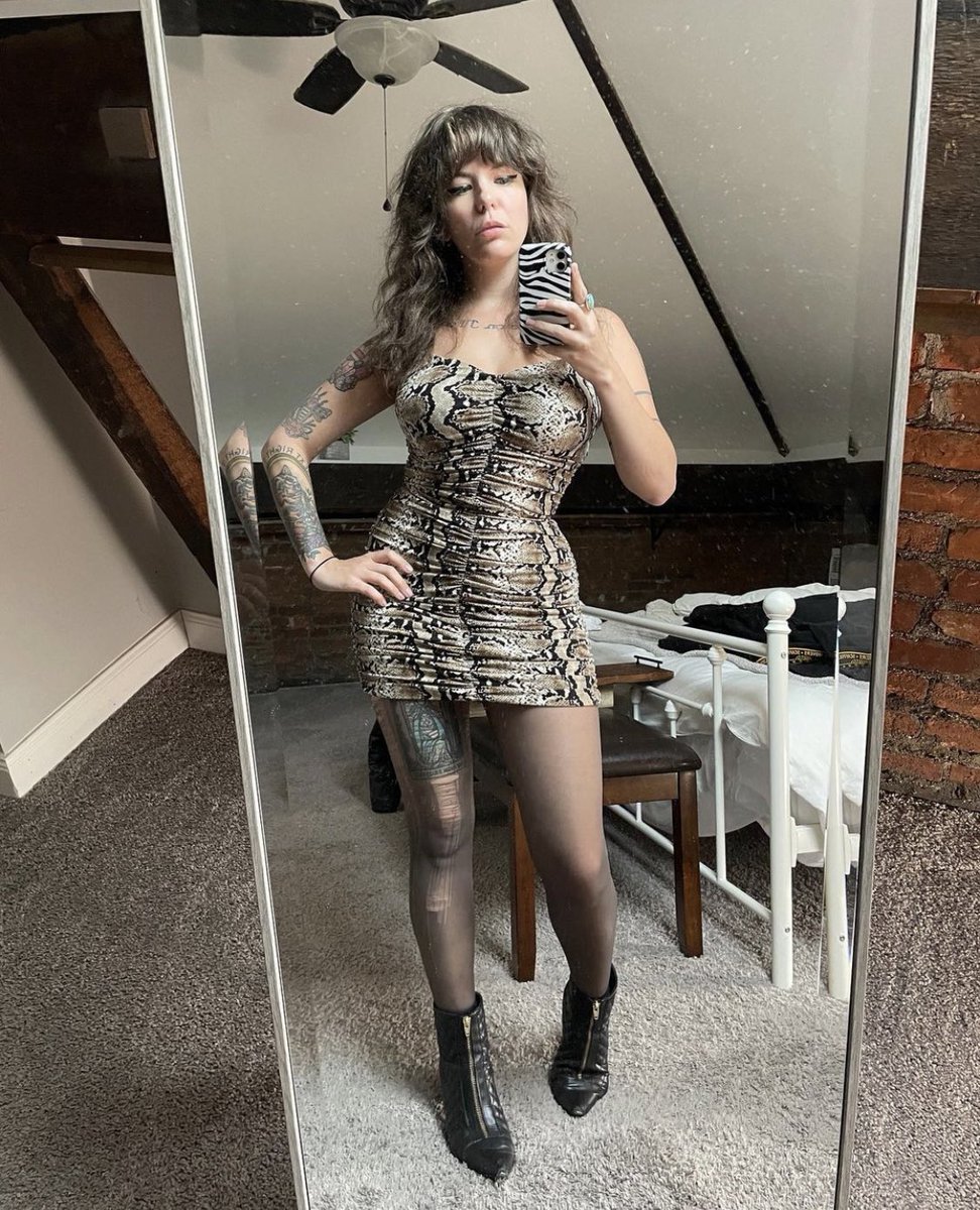 rax ‘leads with her crotch’ king on Twitter: "yeah the message is im hot"