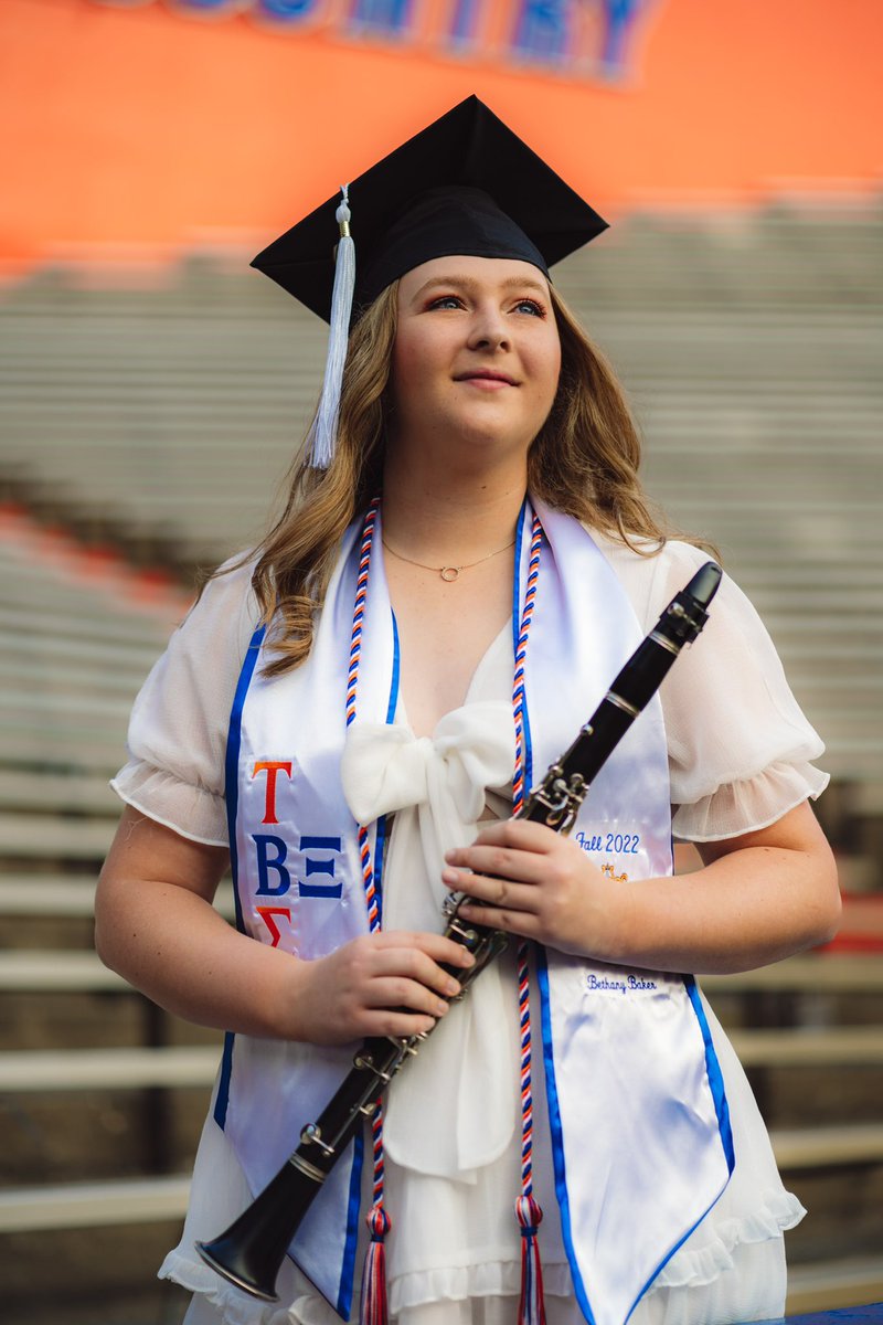 bethanyb_18's tweet photo. Happy graduation day!!! Go gators forever :) https://t.co/RG5uAK5FN6