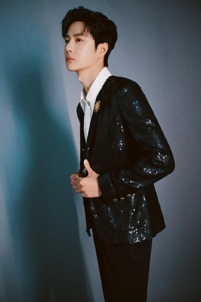 ZSWW_MM_FC's tweet photo. 2022.12.17 YIBO-OFFICIAL Weibo Update

အိမ်မက်ကနေပြန်လည်နိုးထသည်အထိမမေ့နိုင်သော စိတ်ကူးယဉ်ခရီးစဉ်။

#WangYibo��一博  #၀မ်ရိပေါ်
#WangYibo_GQMOTY2022
#XTFMM
#ZSWWMMFC https://t.co/dkIm6lPq2M