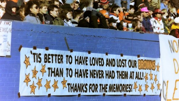 MrCleveland_216's tweet photo. December 17, 1995: Art's A Big Fart🏈
Surreal scene #Browns play final gm in CLE. Just incredibly sad that 1 man could hold so much power & impact passion, joy of so many people. Says so much about our society, financial & civic constructs
Glad they're back #BestLocationInNation https://t.co/YCTOjGUkWM