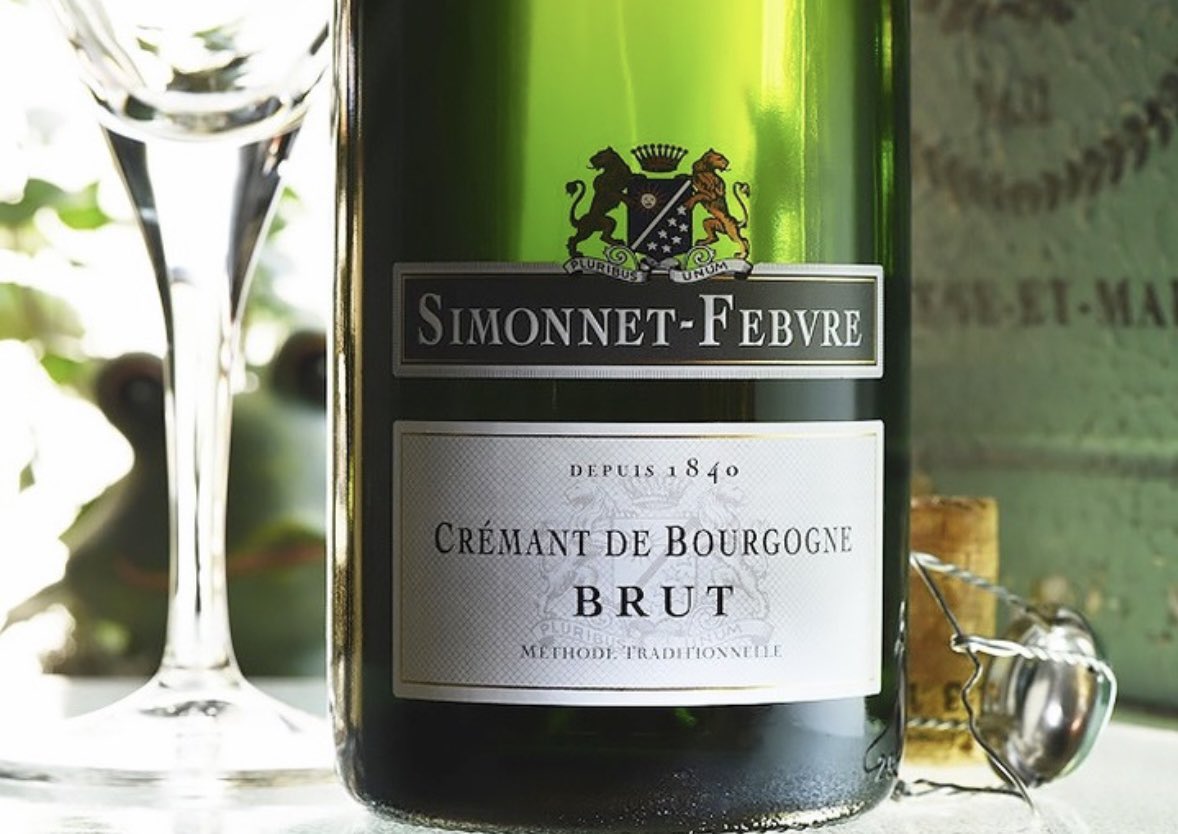 FebvreWines's tweet photo. The wonderful @SimonnetFebvre has been producing its wines with traditional methods since 1840. It is the only Maison in Chablis to produce
Crémants of Burgundy.
60% Chardonnay & 40% Pinot Noir
#simonnetfebvre #chablis #cremant #bubbles #christmaswine #febvrewines #drinkaware https://t.co/P9IEROayCb