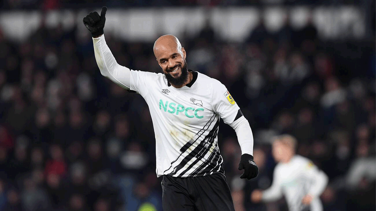 That is one 𝙫𝙚𝙧𝙮 happy man 😁

Enjoy the rest of your weekend, #dcfcfans! 🖤🤍

#DCFC