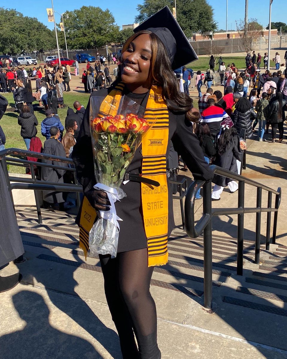 ItsBellaLaBelle's tweet photo. “College educated, she graduated!” 🎶♥️ https://t.co/Zhdqzkf1J3