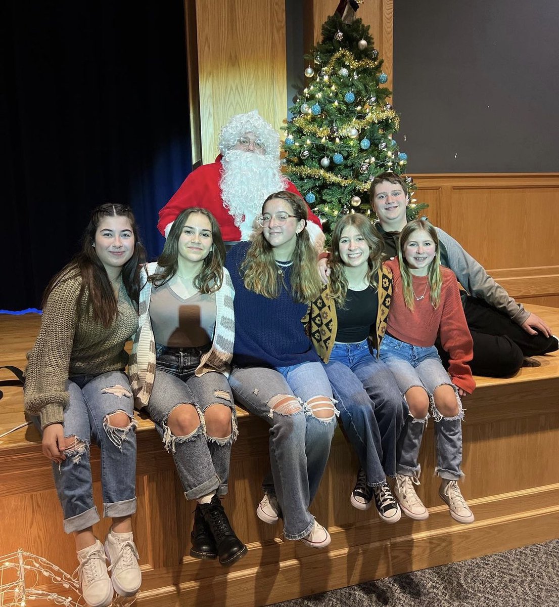 DHSDynamix's tweet image. Some Dynamix members took a visit to @SBRHSSHOWCHOIR to see their Show Choir friends! We missed you guys and you all did great at your Winter Showcase❄️🤍