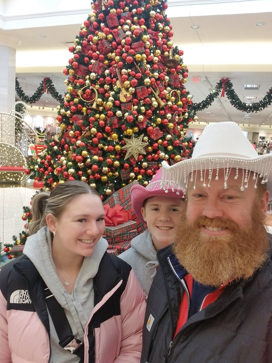 SuperTimG132's tweet photo. Kids talked me into getting Christmas shopping done a week earlier then my normal this year.... @MacgrathPaige might be regretting her decision ๐คท๐ผโโ๏ธ๐คท๐ผโโ๏ธ๐คท๐ผโโ๏ธ #fashionexpert #funnylooks #whypeoplelaughing https://t.co/D1vMlNhaJd