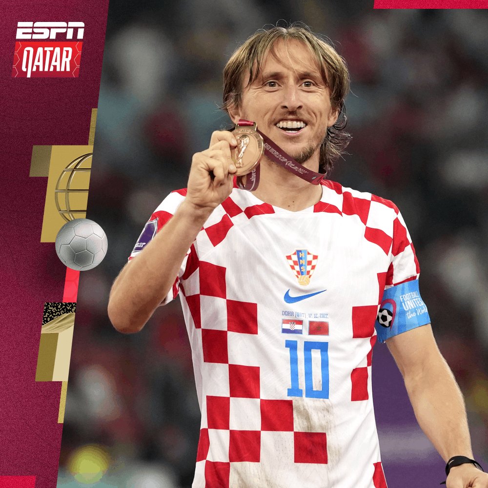 ESPNmx's tweet photo. ❤️ Con su padre... Con sus hijos... Con su país....

👏 Un final heroíco para el legendario Luka Modric en #Qatar2022 https://t.co/2Y9J2fL1nM