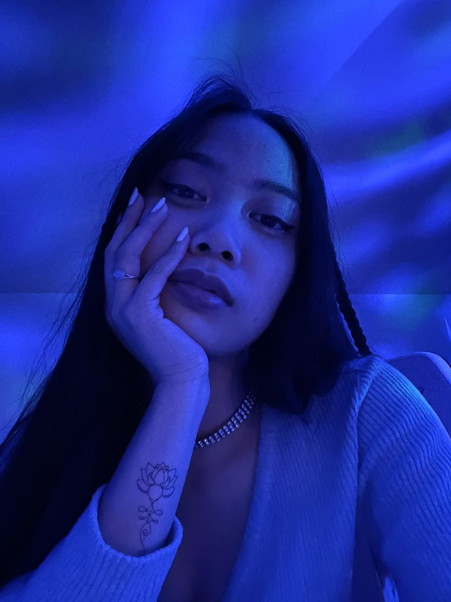 vuhnill's tweet photo. losing count of how many shots i took also means losing count of how many times i threw up 🥲 anyway hiii https://t.co/G1t4RMYvMG