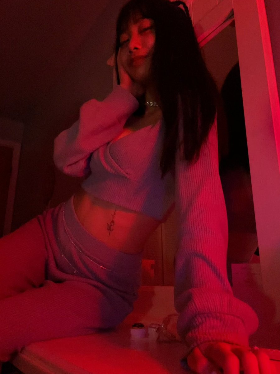 vuhnill's tweet photo. losing count of how many shots i took also means losing count of how many times i threw up 🥲 anyway hiii https://t.co/G1t4RMYvMG
