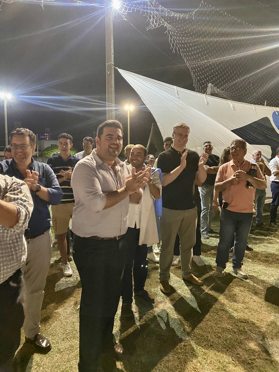 _RodriguezJuan_'s tweet photo. Anoche acompañamos a nuestro amigo, el Intendente @OliveraPdu, en el cierre del año de su Lista 51.

Nicolás ejerce la responsabilidad política con la misma pasión con la que contagia a los que confían en él…

En política hay que tener coraje, y eso le sobra… Salú por eso! https://t.co/tScppY7Nfp
