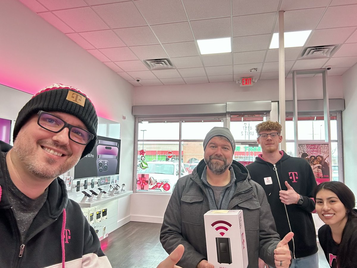 Another Happy T-Mobile customer taking advantage of our awesome home internet holiday deals at our Roscoe,IL location! Thank you for the hat <a href="/JonFreier/">Jon Freier</a>! <a href="/vsamples25/">Vicki Samples</a> <a href="/Cunningham_STL/">Chris Cunningham</a> <a href="/pedrobyers1/">Pedro Byers</a>