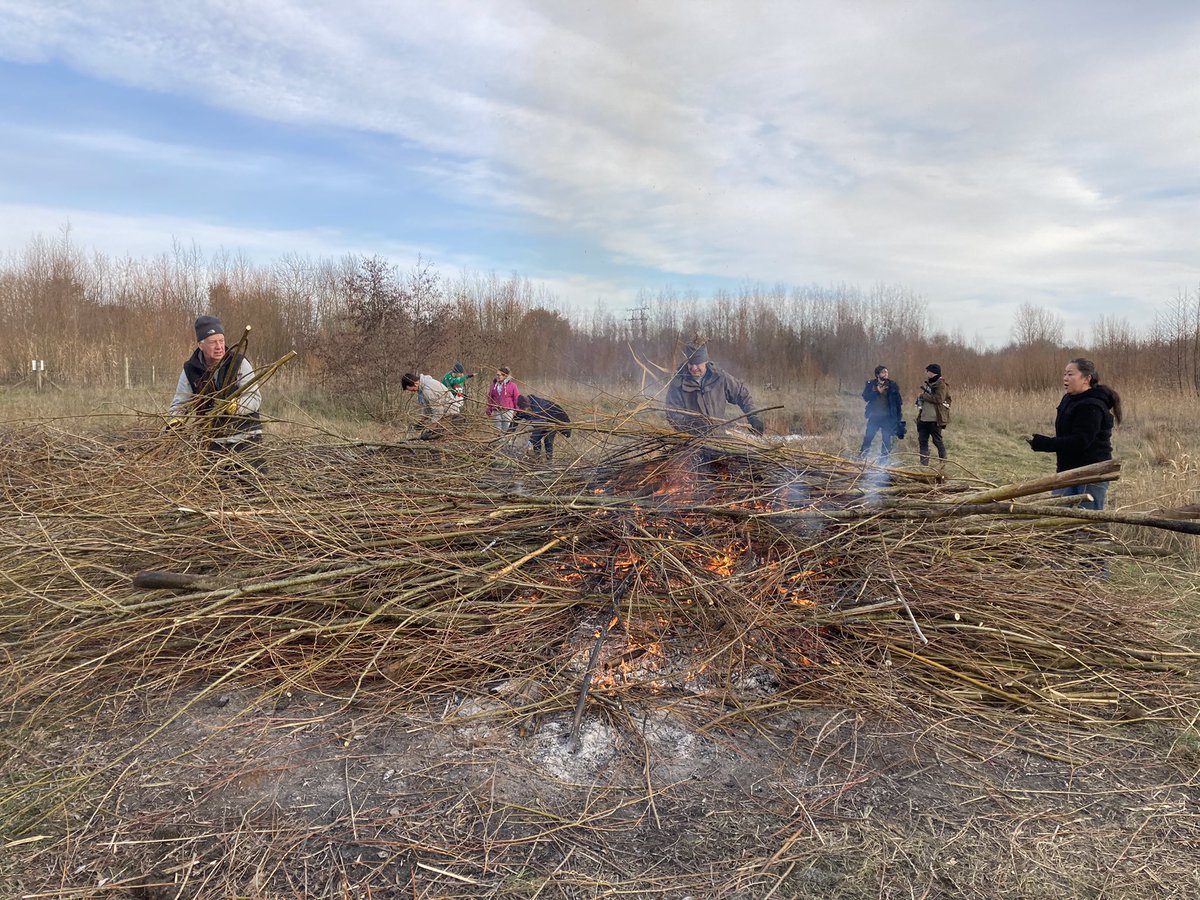 TicesMeadow's tweet photo. A huge festive thank you to the 32 volunteers who turned out for our work party today. We managed to cut and burn a huge amount of willow!

Thanks to Lord Len for again running the logistics. And to Andy &amp; Sharon for the lovely baked potatoes and home made mince pies. https://t.co/llxnMKNURV
