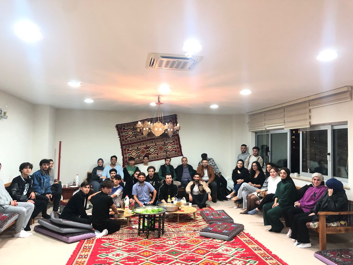 Çiğ köfte Adıyaman’ın mıdır yoksa Şanlıurfa’nın mı bilemeyiz ancak bugün ÜniAk Alanya keyifli bir Çiğ köfte etkinliği ile bir araya geldi. 🚀☺️