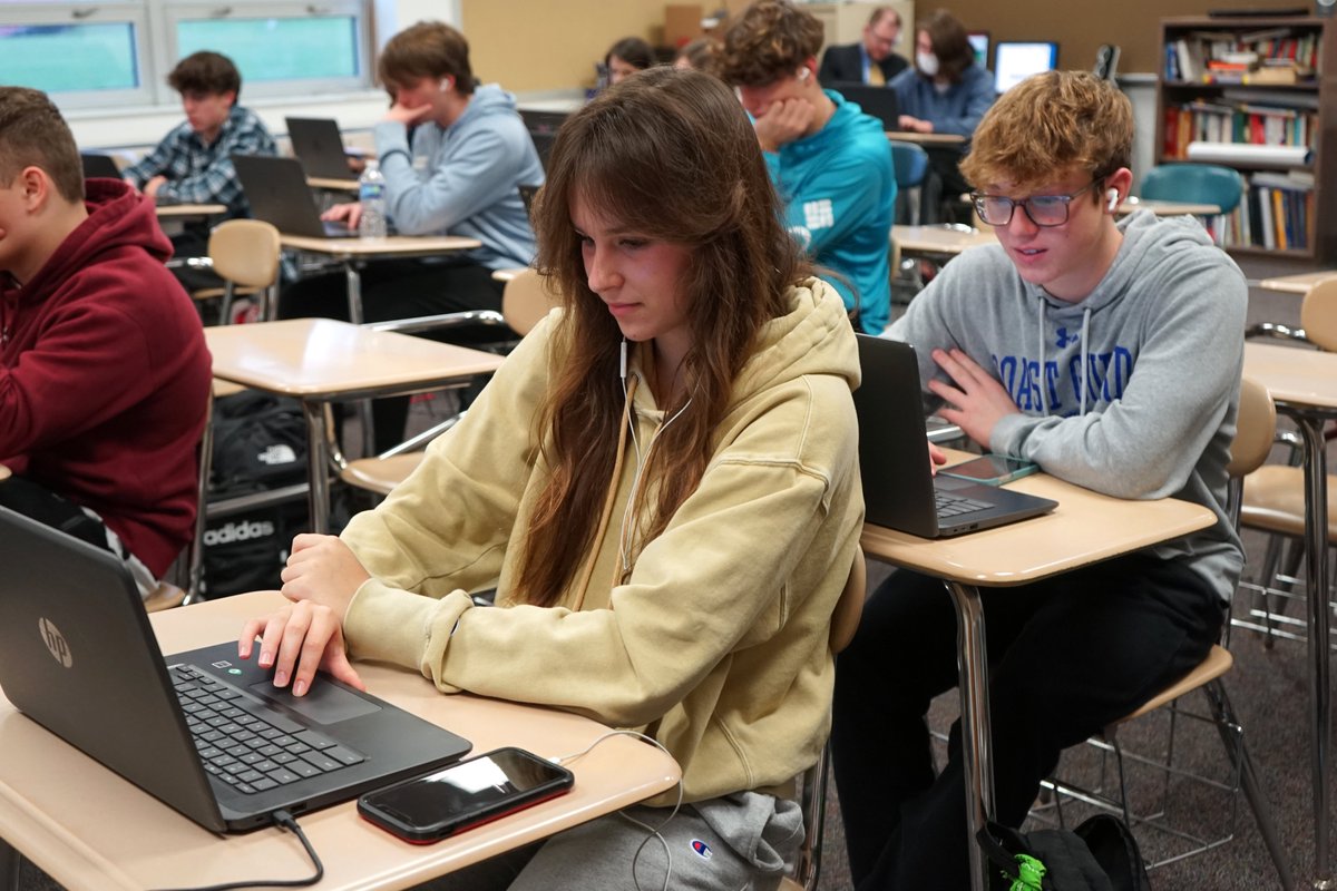 IndianaAreaSD's tweet photo. IHS students were INDIANA PROUD to recently take part in IASD's district-wide participation in Hour of Code to celebrate Computer Science Education Week! More details/photos at https://t.co/GqKJTU2Q1S
#CSinPA #HourOfCode #IASD #CSEdWeek2022 #CSforALL #CSTA #CSEdWeek #CSforALLPA https://t.co/mlnSa4L1JN