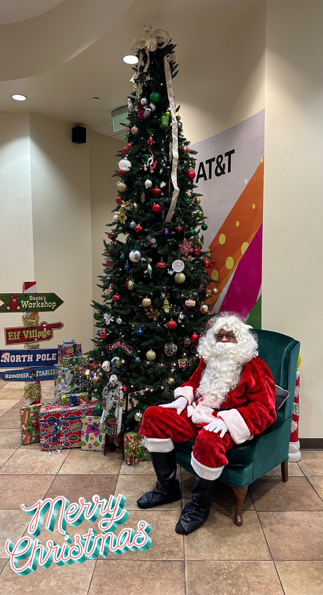 EvvCollections's tweet photo. Here comes Santa Claus, here comes Santa Claus right down Santa Claus Lane! Thank you Kevin Trible for spreading some Christmas magic to our families and putting so many smiles on faces today. 💚❤️🎅🏼🎄#EvvElite #ThatEvvLife #LifeAtATT #HappyHolidays https://t.co/Yl9Afl7pKz