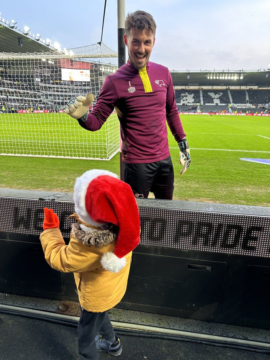 Massive thank you <a href="/JoeWildsmith/">Joe Wildsmith</a>  for taking the time to come over during the warm up to say hello to Jack, and all the little waves you gave him throughout the match, You’ve honestly made his day! He’s not stopped talking about his new best friend 🥰 #dcfc #dcfcfans <a href="/dcfcofficial/">Derby County</a>