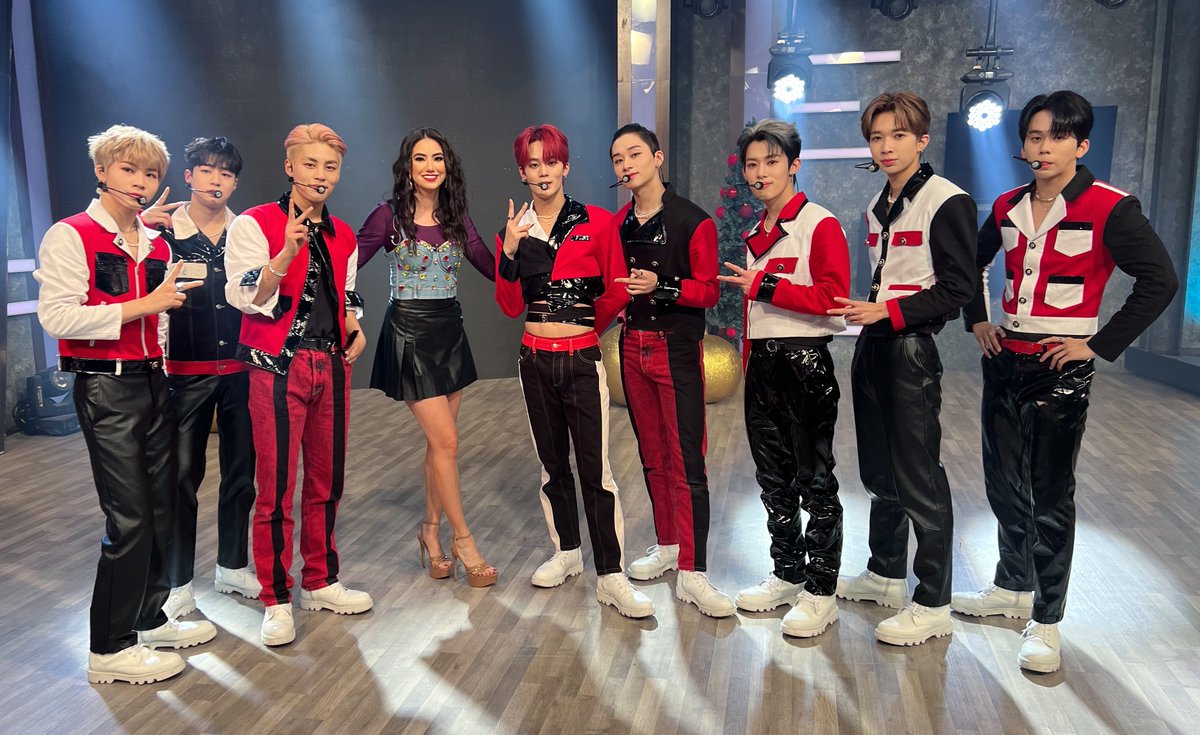 VengaLaAlegria's tweet photo. ¡Muchas gracias @TFN_official_ por acompañarnos este sábado en #VLAFinDeSemana! 🙌🏻🎉🎤🕺🏻📺 #NacimientosVLA https://t.co/nZp7jnl18x