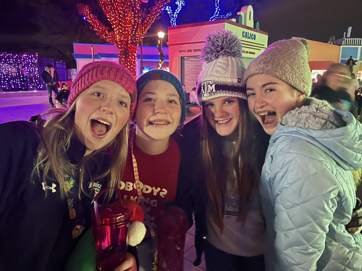 CantonHSChoir's tweet photo. What a great way to end our final week together enjoying Holiday In The Park! We made sone great memories &amp; had a lot of fun! https://t.co/gvsVvhPl7E