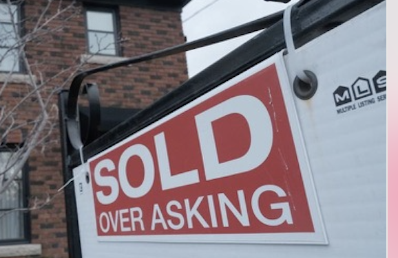 RealEstateCafe's tweet photo. #REReckoning: RU a homebuyer who purchased during #GreatREPanic &amp; has been hit by #REWhipLash? 

In US:

1 in 3 buyers admitted they OVERPAID by May 2022, 279,000 underwater now

In CA:

Prices already down by $142K

#LegalHackers: Cocreate #ChatGPT app to explore legal options? https://t.co/hUxJqbTazj