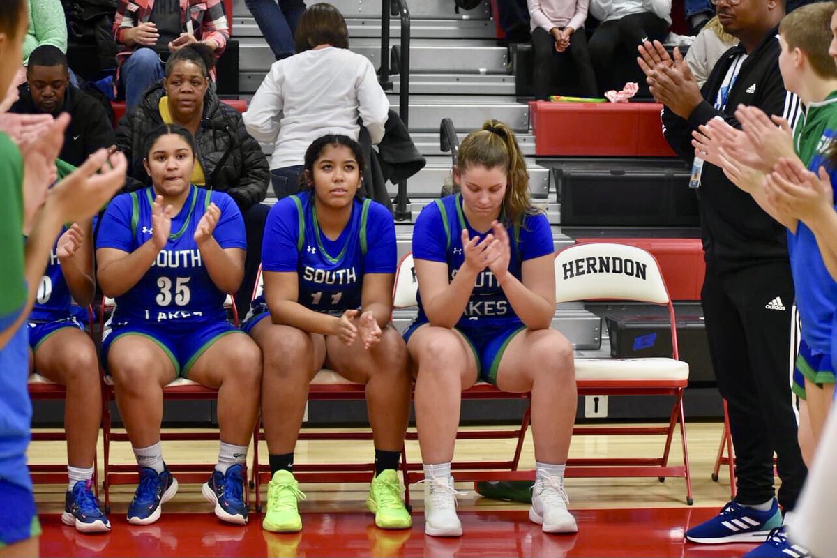 LaurieDornak's tweet photo. Love this Wheaton photo bomb of Coach! 😉💚💙💕#25squad @southlakes_gbb @JessicaDornak50 and thank you for the photos Reggie Copeland! #seahawkproud💚💙 https://t.co/cItNJLCdjF