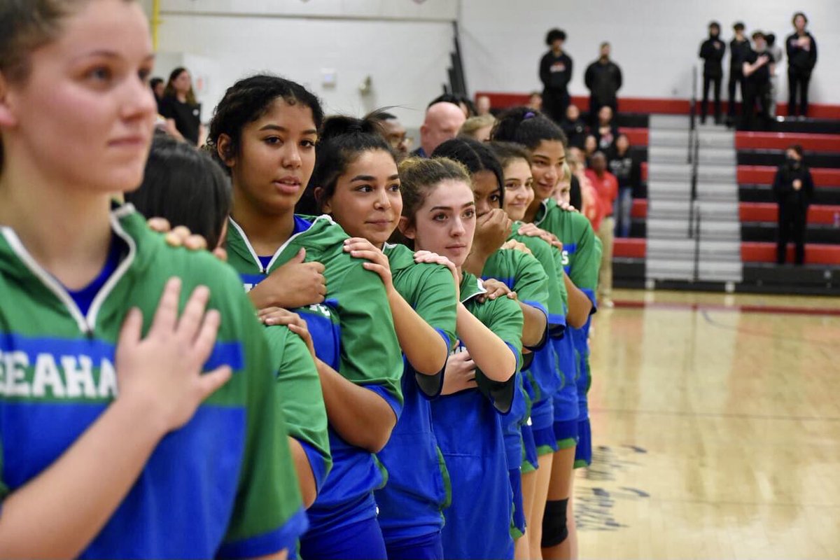 LaurieDornak's tweet photo. Love this Wheaton photo bomb of Coach! 😉💚💙💕#25squad @southlakes_gbb @JessicaDornak50 and thank you for the photos Reggie Copeland! #seahawkproud💚💙 https://t.co/cItNJLCdjF