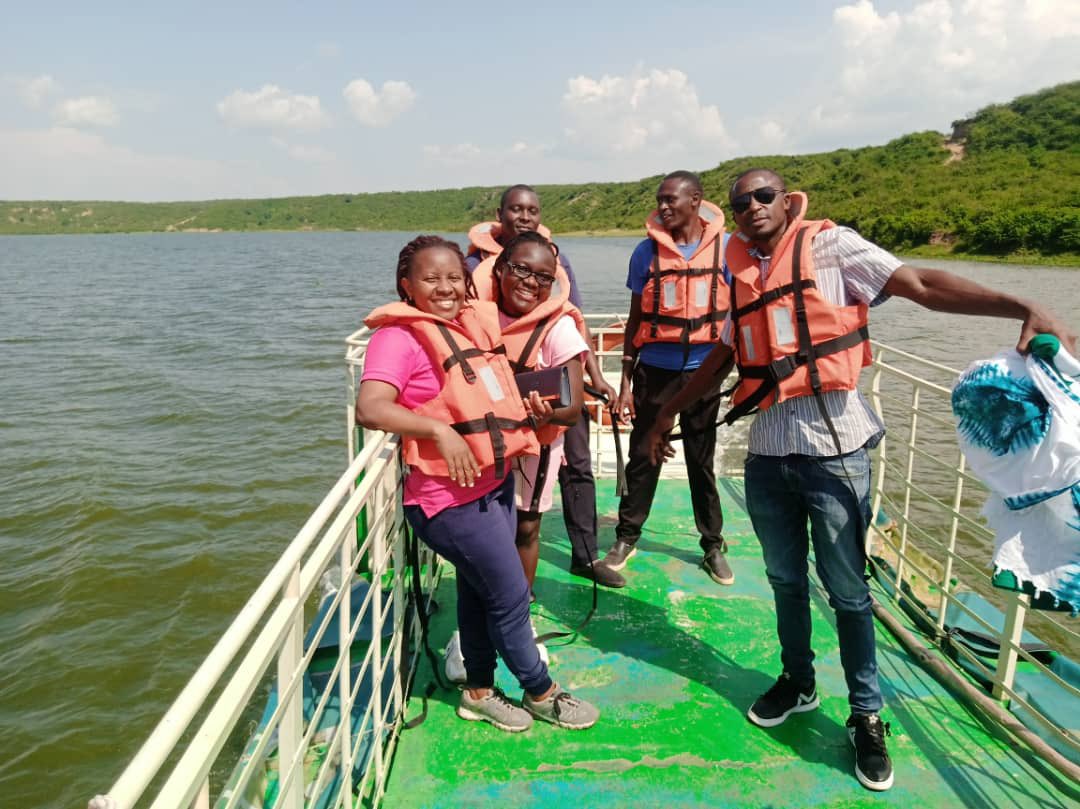 GreatLakesUniv's tweet photo. Great Lakes Regional University students of Geography and Tourism are on trip to the tourism sector of Kasese visiting Queen Elizabeth National Park, Equator, Lake Katwe, Kazinga Channel,Kyambura Gorge etc. We are promoting local tourism and training personnel for the industry. https://t.co/hLr3dbZJhc