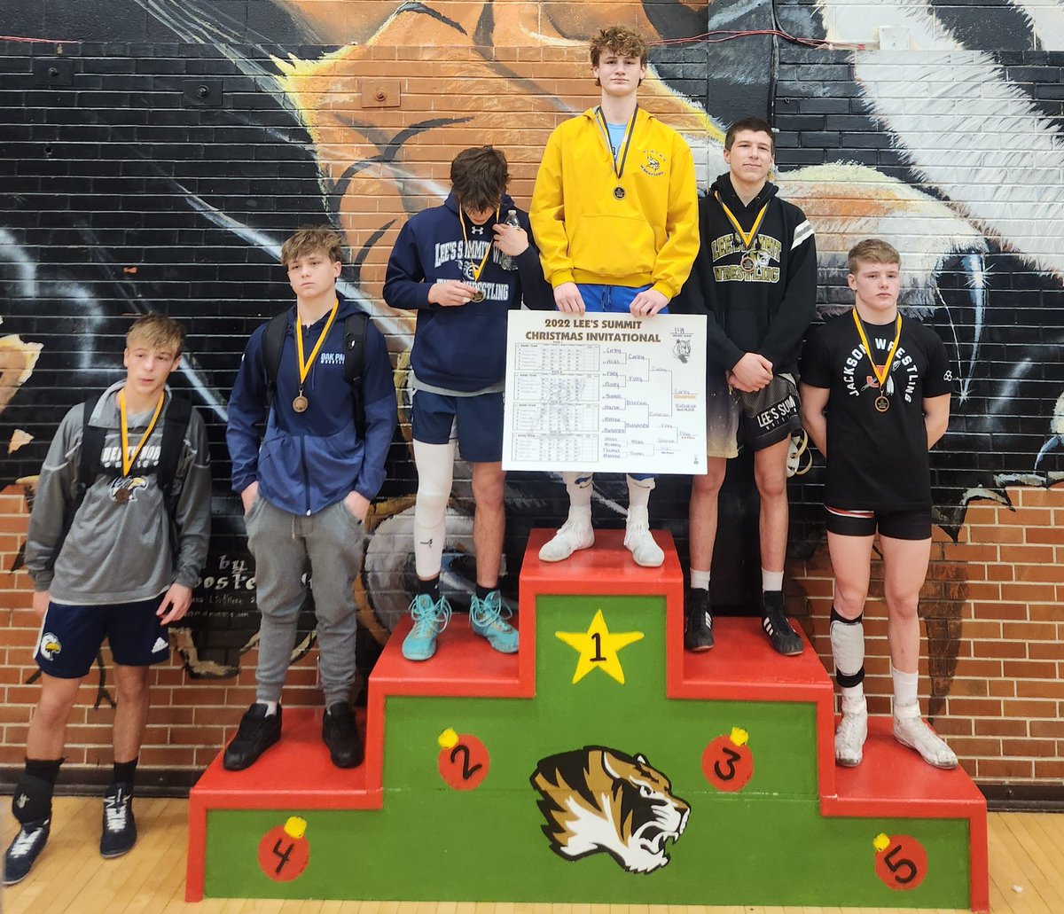 Your #144 Champ at the Lee Summit Holiday Classic <a href="/CooperCorley2/">Cooper Corley</a> with a solid performance. #vikingpride 🥇 #hardworkpays #ViciousViking