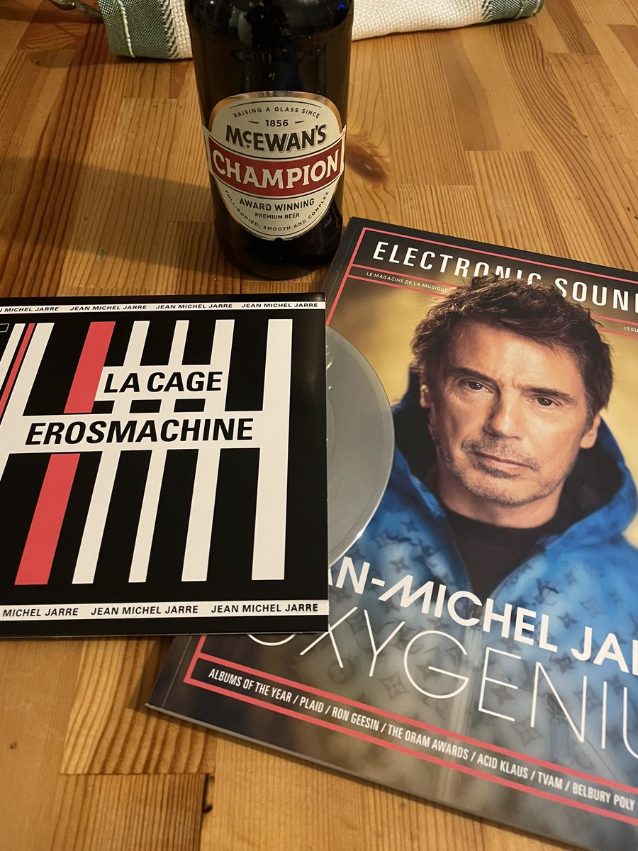 muzicgeezer's tweet photo. Settling in for the evening with a couple of my favourite friends @ElectronicMagUK #properbeer https://t.co/hAGMBB7LbX