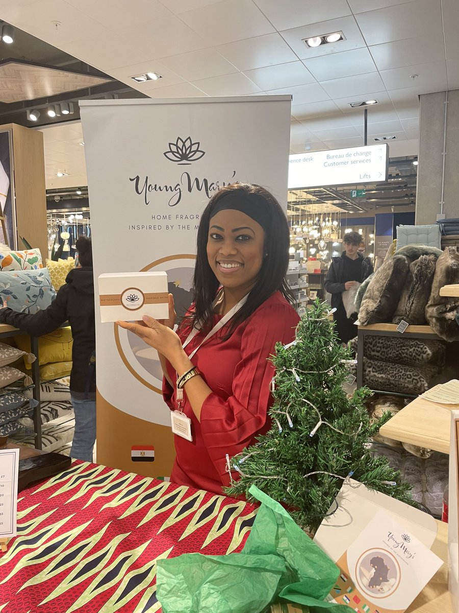 lola_jemijem's tweet photo. The smile you make when you think back on the last few days 😊 I’ve had the most amazing time meeting some brilliant people @JohnLewisRetail Oxford Westgate. I’m buzzing and it’s not even over yet! #lightamatch #strikeaconversation https://t.co/G1ZtzZMehC