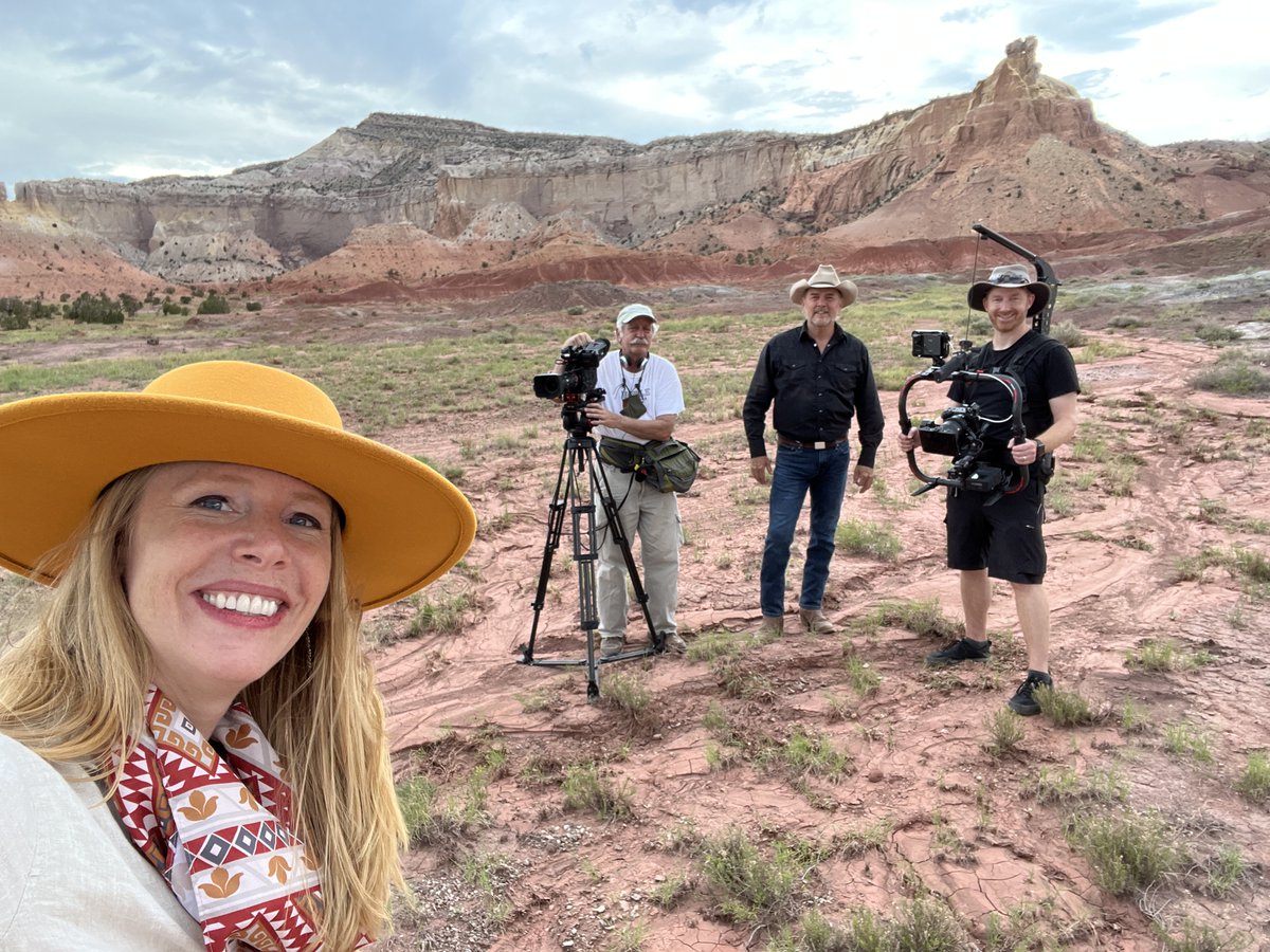 DarleyNewman's tweet photo. Get the backstory on my new season and #filming in and around #SantaFe on Richard Eeds Radio Show and #podcast https://t.co/PiyaHzWIZa Watch for two Santa Fe episodes coming in January to #PBS stations, including @NMPBS Jan 7th. #darleysf #travel https://t.co/rtidjPEzfr