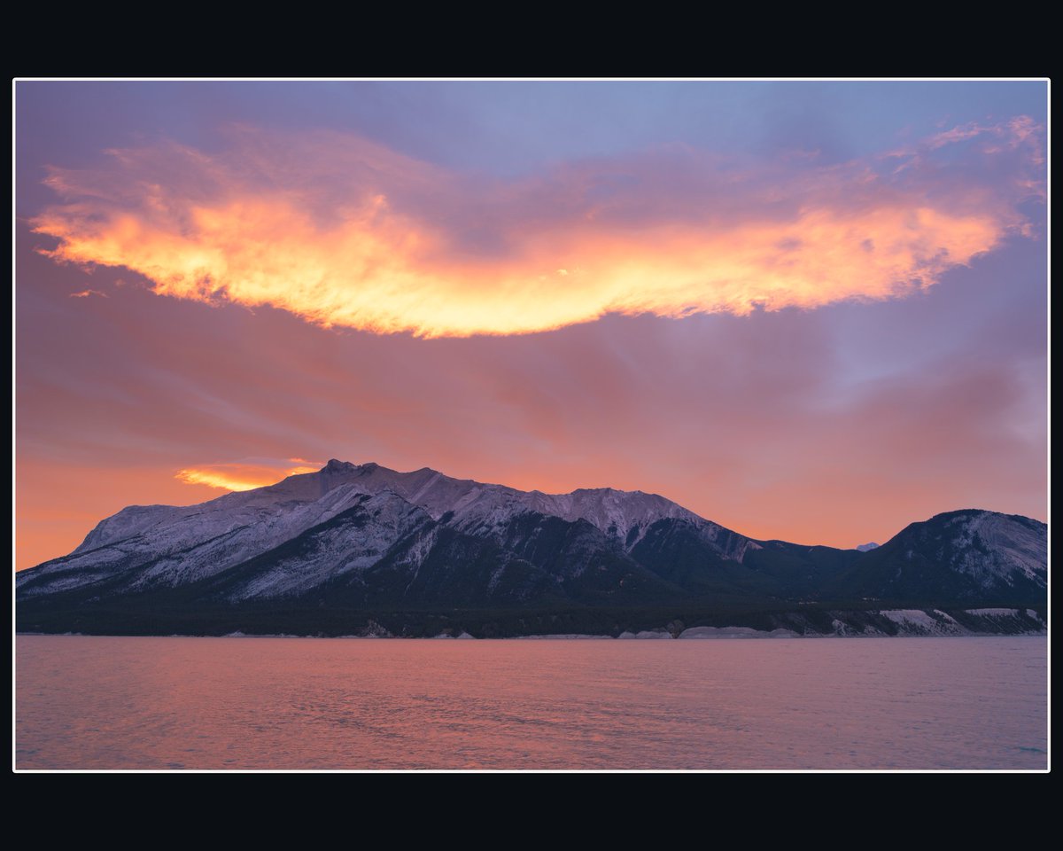 joenucich's tweet photo. @admired_art #sunrise #morninglight over the #mountains on #abrahamlake https://t.co/pwP7qPDzCq