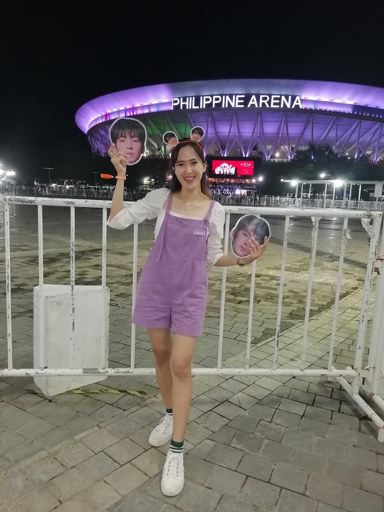 erinthesecond's tweet photo. Wonu inspired outfit

Finally got to witnessed my 13 Diamonds shining with the most beautiful Carats. Congratulations, my treseee! Rest well, my rest @pledis_17
#BeTheSuninBULACAN https://t.co/rfglOrwobp