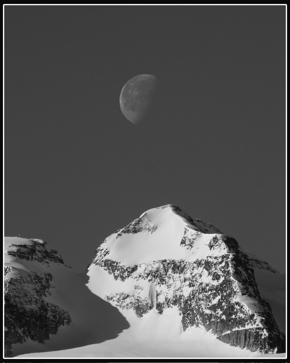 joenucich's tweet photo. @VisualsbySauter #moonset over Begbie. #landscapephotography #mountains #blackandwhitephotography https://t.co/5VUIIskIZM
