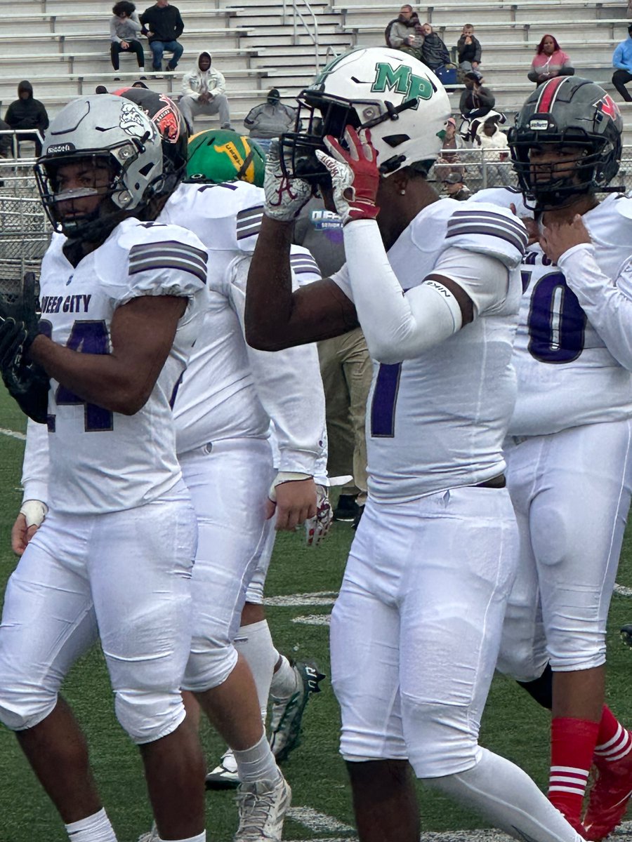 <a href="/donyea_coleman/">Donyea Coleman</a> COMPETING in the <a href="/qc_seniorbowl/">Queen City Senior Bowl #WeHaveCharlotte</a>.
<a href="/MyersParkHS/">Myers Park High</a>
