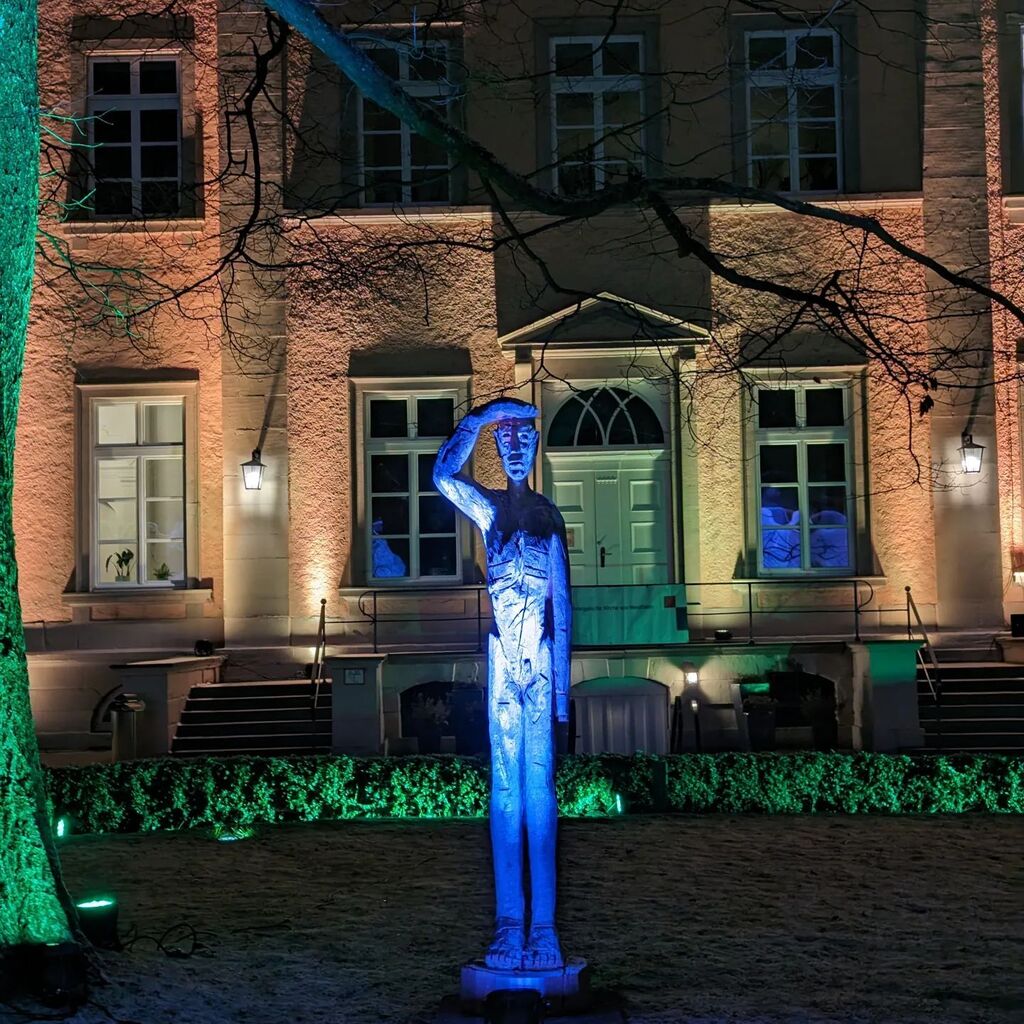 masteruser1999's tweet photo. #rostlicht #rundedurchslicht #hausvilligst #schwerte #licht #kunst #rundeumdenblock #masteruser1999 #dezember #2022 #night #color #light #illumination https://t.co/HPieHViI7V https://t.co/91cVXqDIsf