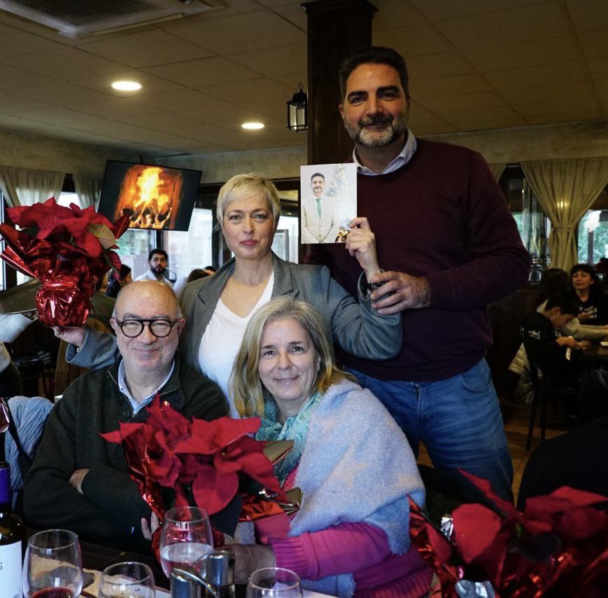 CS_SantCugat's tweet photo. 🎄 Hoy hemos celebrado la comida de Navidad de nuestra agrupación. 

❤️ Gracias a todos por estar siempre ahí y gracias, @annagrauarias, por acompañarnos en este día tan especial. 

🎊¡Feliz Navidad y próspero año 2023! https://t.co/etgPyxY9mE