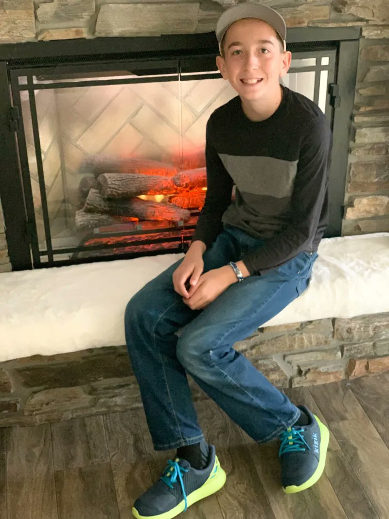 EmilyReviewsCom's tweet photo. These @wearkizik shoes are the easiest sneakers to put on! You'll fall in love the first time you wear them. #ad #giftsforher #giftsforkids #somethingtheyneed https://t.co/2RRsNmRpEU https://t.co/hYZl6uU4PZ