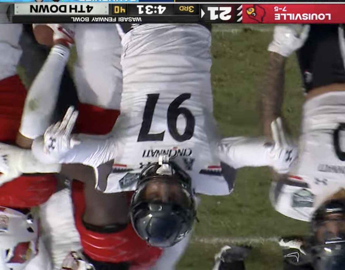 UofLVillens's tweet photo. CARDS WIN ‼️ Keep them L’s Up @ericphillips200 😮‍💨😉 https://t.co/Kynhx8VEXi