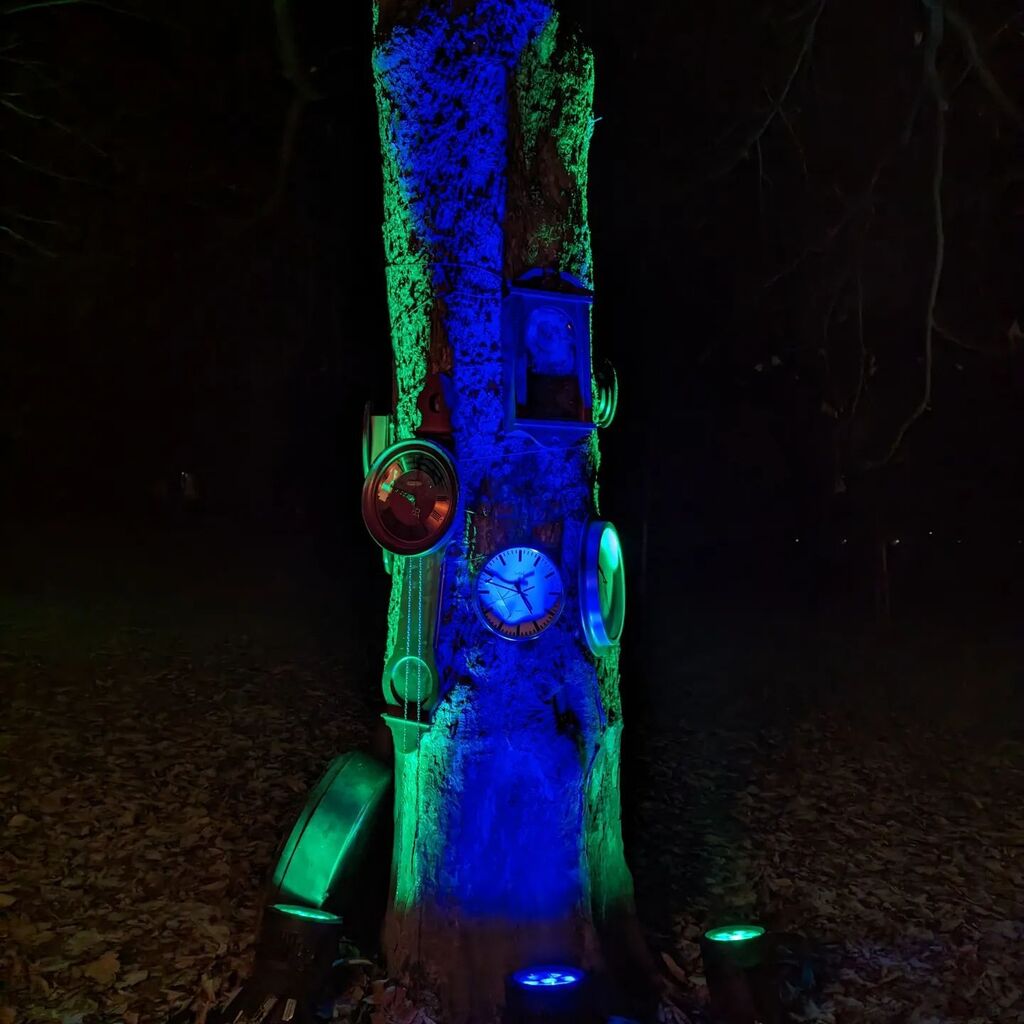 masteruser1999's tweet photo. #rostlicht #rundedurchslicht #hausvilligst #schwerte #licht #kunst #rundeumdenblock #masteruser1999 #dezember #2022 #night #color #light #illumination https://t.co/8DVlORXq3x https://t.co/cefOrVhlZ4