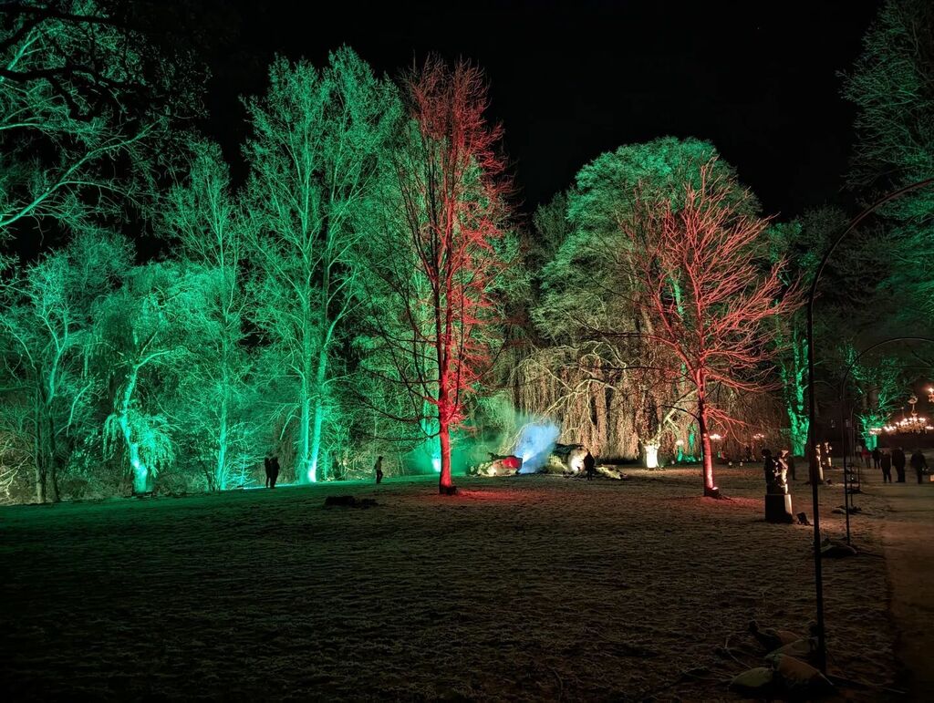 masteruser1999's tweet photo. #rostlicht #rundedurchslicht #hausvilligst #schwerte #licht #kunst #rundeumdenblock #masteruser1999 #dezember #2022 #night #color #light #illumination https://t.co/8I7UranG7C https://t.co/owAjeam0IT