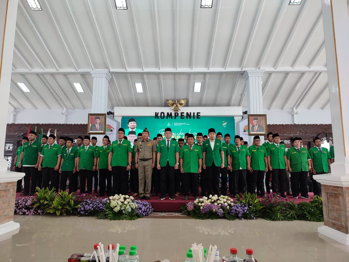 turusmustakim's tweet photo. Pengukuhan,Raker,Rakor,dan Sosialissasi Konbes XXVI Pimpinnan Wilayah Gerakan Pemuda Ansor Jawa Timur Di Pendopo Kabupaten Pasuruan.(Saptu,17 Desember,2022
#AnsorJatim1Komando https://t.co/mqZH8DrtAQ